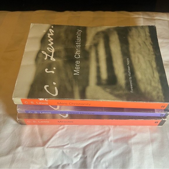 C.S. Lewis Books - Lot of 3 - The Great Divorce, Mere Christianity, and Miracles - Picture 3 of 3